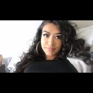 Meet your Posher, Yessenia